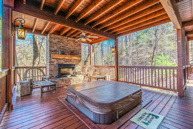 25 Unaka Trail, Mineral Bluff, GA 30559