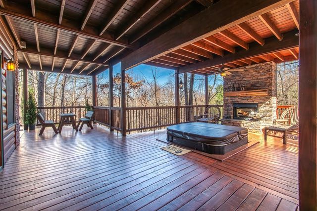 25 Unaka Trail, Mineral Bluff, GA 30559