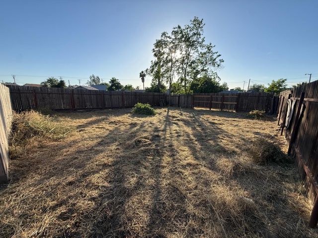 2135 Pine St, Ceres, CA 95307