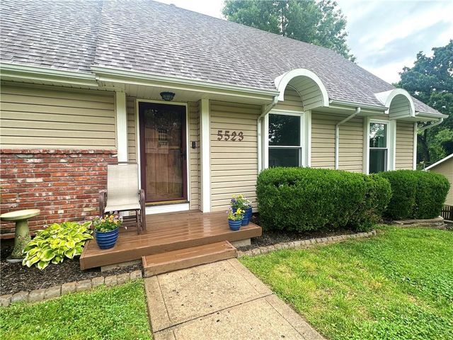 5523 NW Seminole Drive, Kansas City, MO 64152