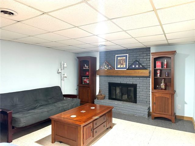 5523 NW Seminole Drive, Kansas City, MO 64152