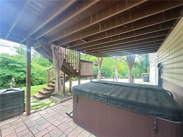 5523 NW Seminole Drive, Kansas City, MO 64152