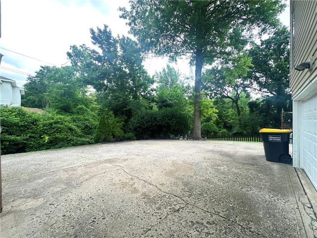 5523 NW Seminole Drive, Kansas City, MO 64152