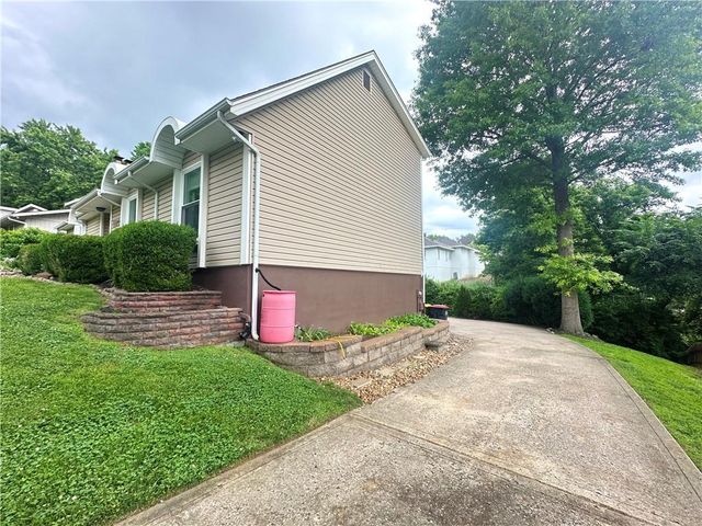 5523 NW Seminole Drive, Kansas City, MO 64152