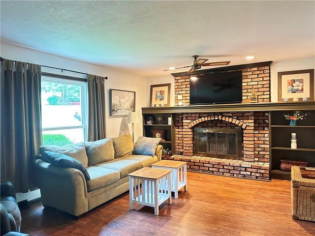 5523 NW Seminole Drive, Kansas City, MO 64152