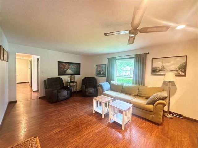 5523 NW Seminole Drive, Kansas City, MO 64152