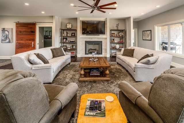 9909 Decatur Road, Marion, IL 62959