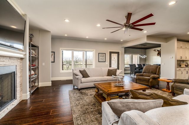 9909 Decatur Road, Marion, IL 62959