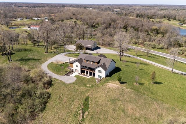 9909 Decatur Road, Marion, IL 62959