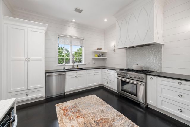 250 Island Park Drive 202, Charleston, SC 29492