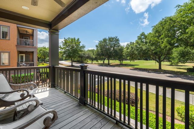 250 Island Park Drive 202, Charleston, SC 29492