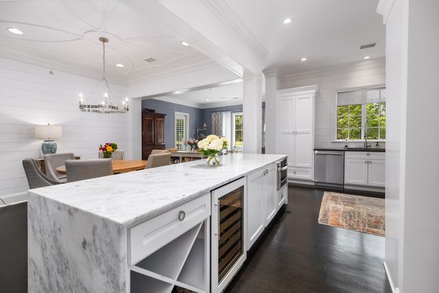 250 Island Park Drive 202, Charleston, SC 29492