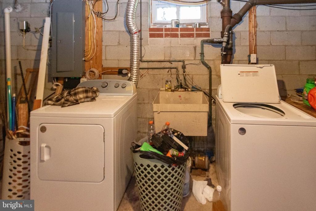 Image 33 of property listing at 1204 DICUS MILL RD, Millersville, MD 21108