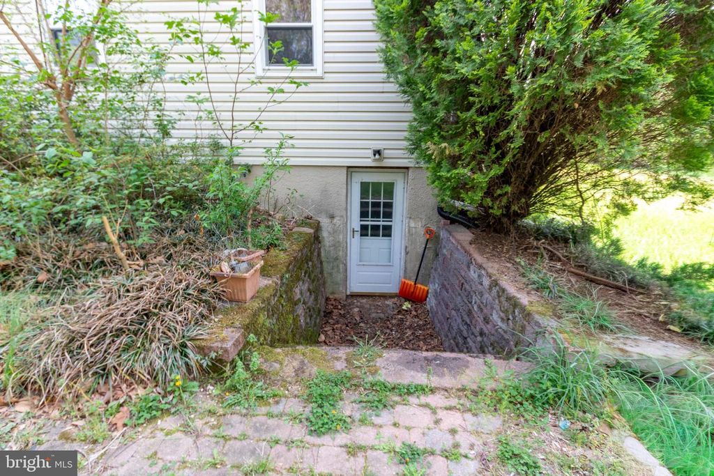 Image 40 of property listing at 1204 DICUS MILL RD, Millersville, MD 21108
