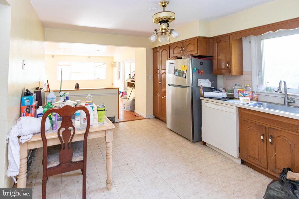 Image 5 of property listing at 1204 DICUS MILL RD, Millersville, MD 21108