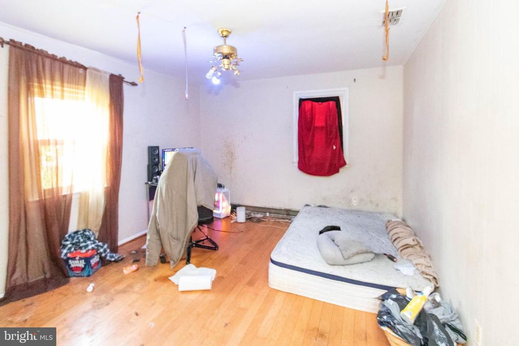 Image 6 of property listing at 1204 DICUS MILL RD, Millersville, MD 21108