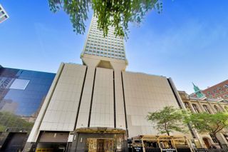 111 E Chestnut Street 35J, Chicago, IL 60611