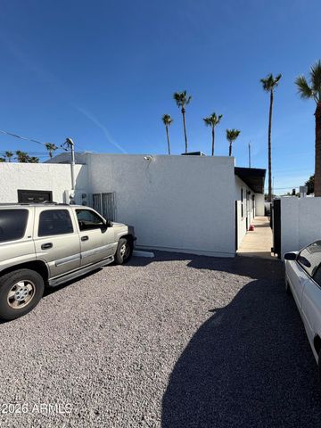 82 W SOUTHERN Avenue, Mesa, AZ 85210