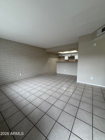 82 W SOUTHERN Avenue, Mesa, AZ 85210