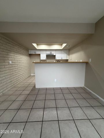 82 W SOUTHERN Avenue, Mesa, AZ 85210