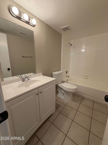 82 W SOUTHERN Avenue, Mesa, AZ 85210