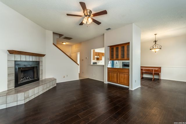 829 W Bitters Rd Apt 401, San Antonio, TX 78216