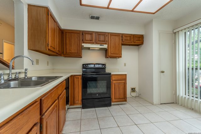 829 W Bitters Rd Apt 401, San Antonio, TX 78216
