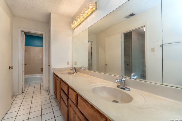 829 W Bitters Rd Apt 401, San Antonio, TX 78216