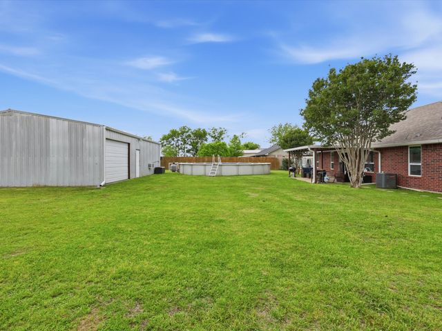 636 E Eubank Street, Mabank, TX 75147