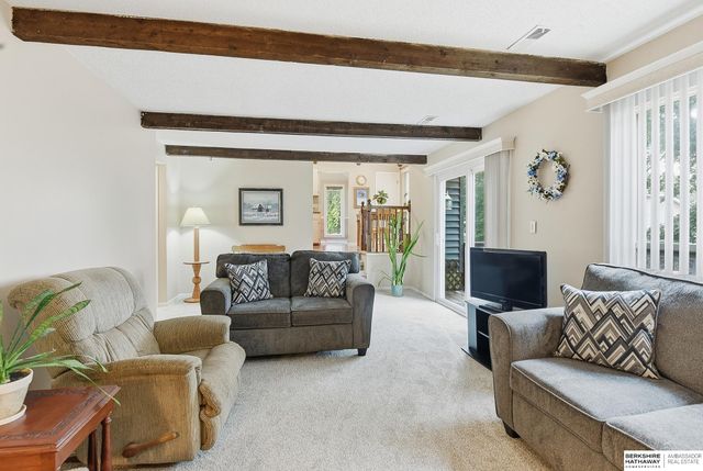 807 Redwood Lane, Papillion, NE 68046