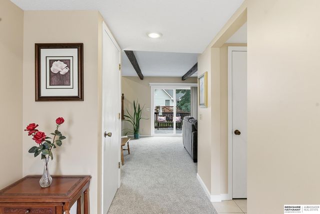 807 Redwood Lane, Papillion, NE 68046