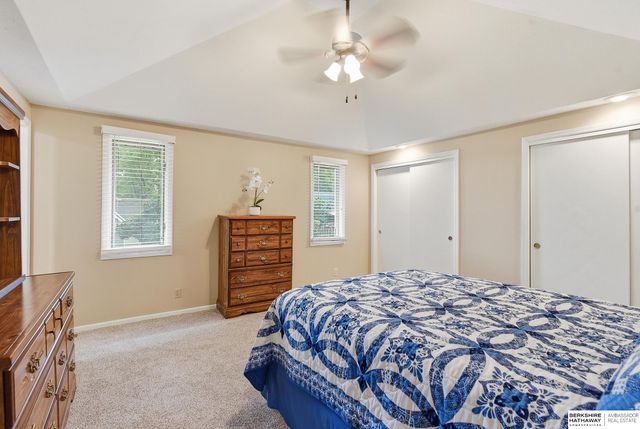 807 Redwood Lane, Papillion, NE 68046