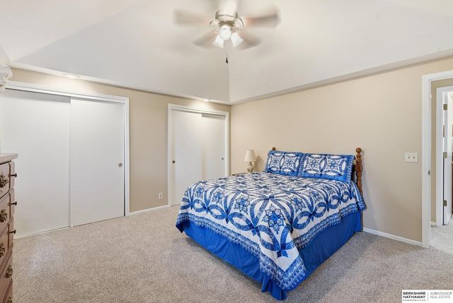 807 Redwood Lane, Papillion, NE 68046