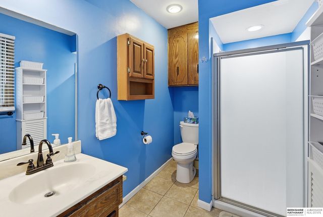 807 Redwood Lane, Papillion, NE 68046