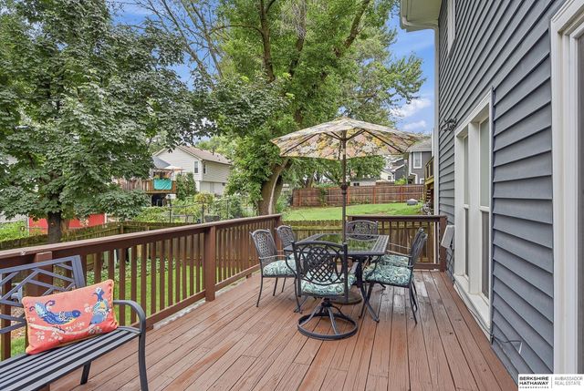 807 Redwood Lane, Papillion, NE 68046