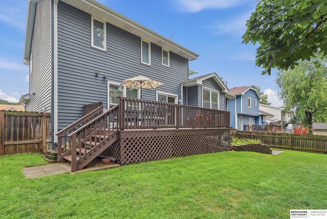807 Redwood Lane, Papillion, NE 68046