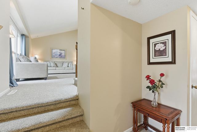 807 Redwood Lane, Papillion, NE 68046