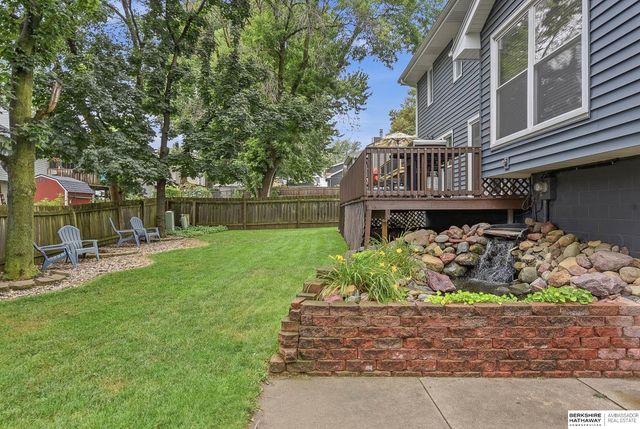 807 Redwood Lane, Papillion, NE 68046