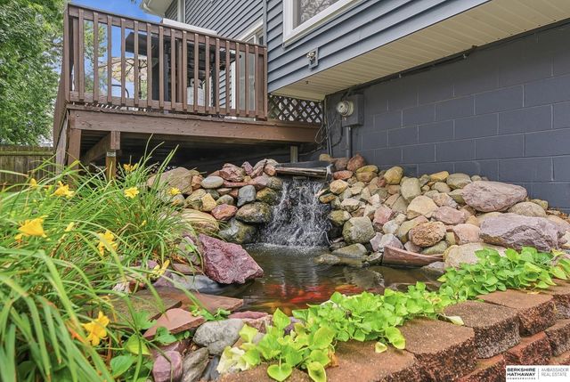 807 Redwood Lane, Papillion, NE 68046