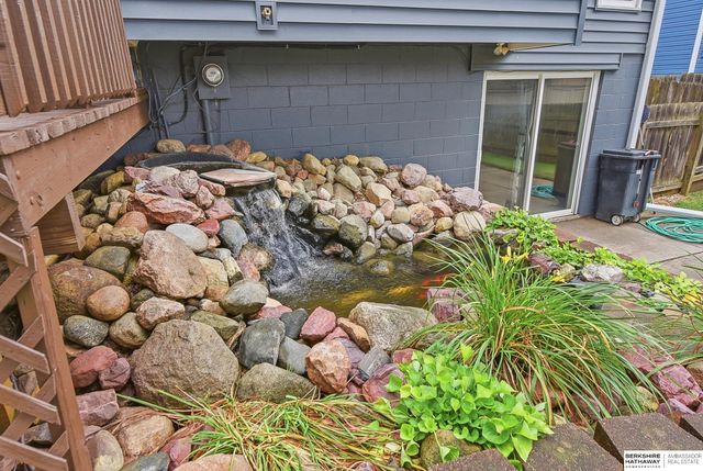 807 Redwood Lane, Papillion, NE 68046