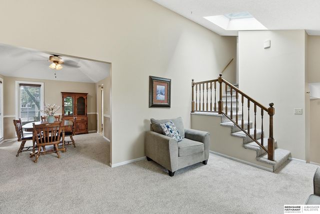 807 Redwood Lane, Papillion, NE 68046