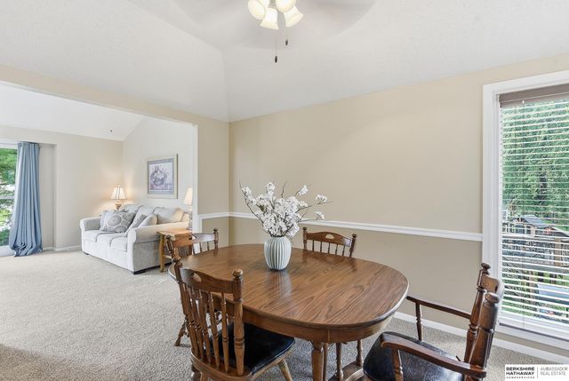 807 Redwood Lane, Papillion, NE 68046