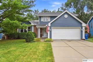 807 Redwood Lane, Papillion, NE 68046