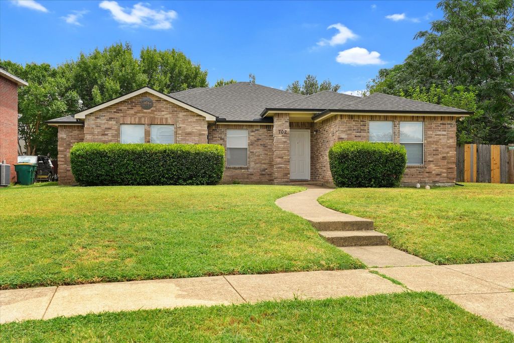 702 Lowe Drive, Cedar Hill, TX 75104