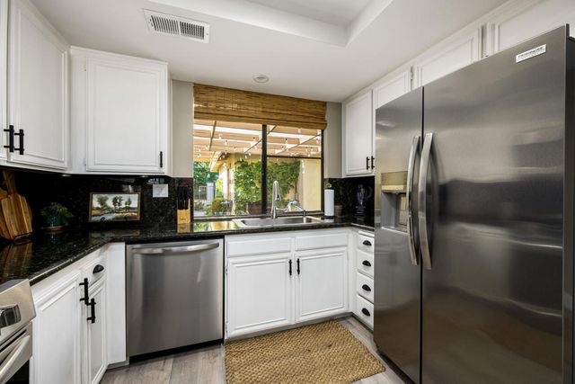 146 Las Lomas, Palm Desert, CA 92260