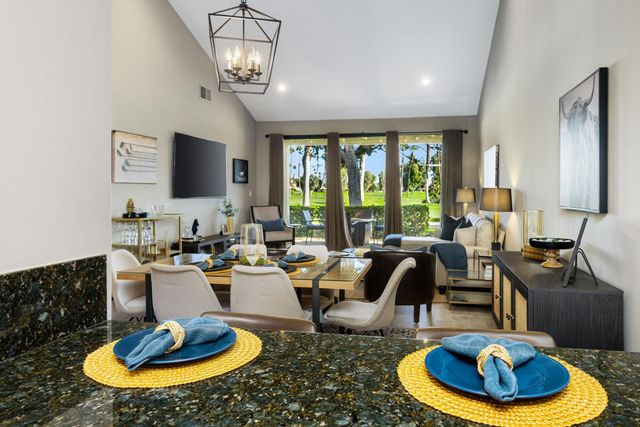 146 Las Lomas, Palm Desert, CA 92260