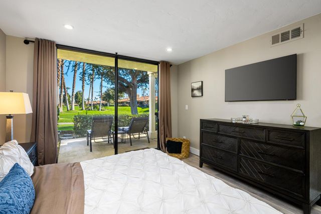 146 Las Lomas, Palm Desert, CA 92260