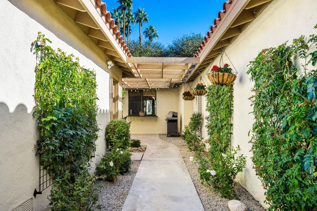 146 Las Lomas, Palm Desert, CA 92260