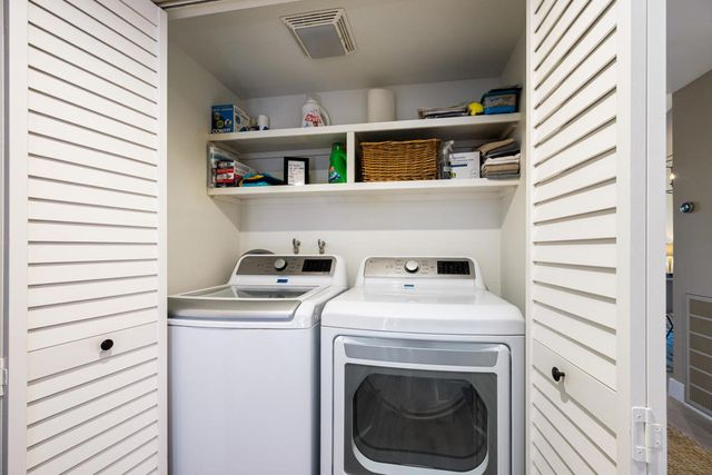 146 Las Lomas, Palm Desert, CA 92260