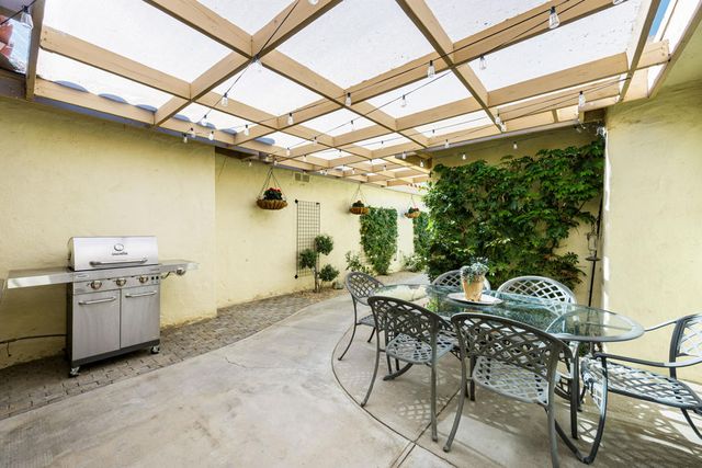 146 Las Lomas, Palm Desert, CA 92260